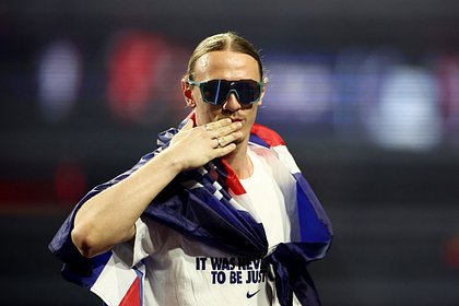 picture: Футболист Сафонов сыграл свадьбу