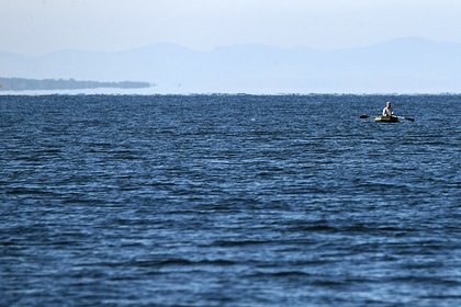 picture: Унесенного в море на надувной лодке россиянина спасли