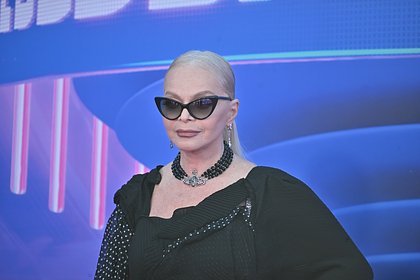 picture: Лариса Долина отчитала ребенка за макияж