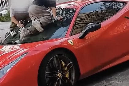 picture: Детские забавы обошлись владельцу Ferrari в круглую сумму