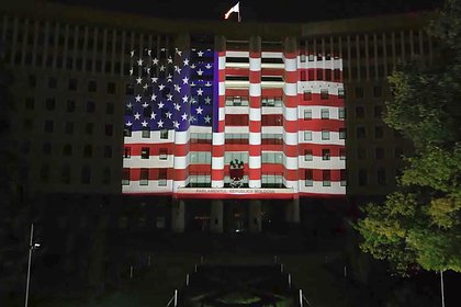 picture: Ключевые здания постсоветской страны подсветили цветами флага США