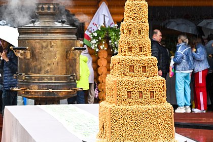 picture: Гигантскую башню из чак-чака воздвигнут в Казани