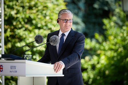 picture: Стармера высмеяли из-за ордена от Зеленского