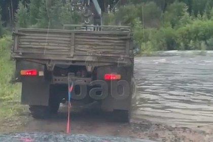 picture: Единственную дорогу к российскому селу смыло после дождей