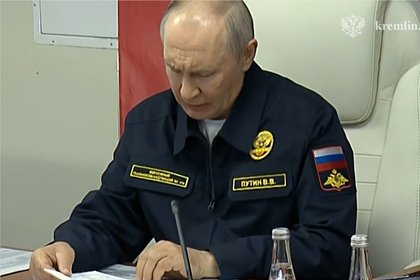 picture: Путина в военной форме на борту ракетного крейсера сняли на видео