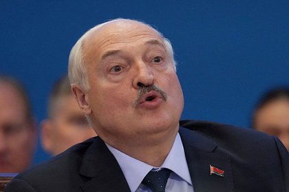 picture: Лукашенко подарили белорусский автомат