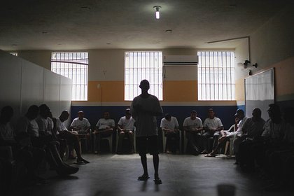 picture: Заключенные тюрьмы строгого режима устроили вечеринку с «кокаиновым тортом»