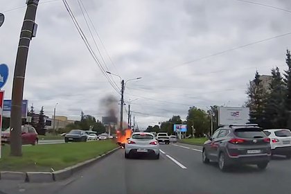 Picture: Байкер загорелся после падения на отбойник из-за столкновения с машинами