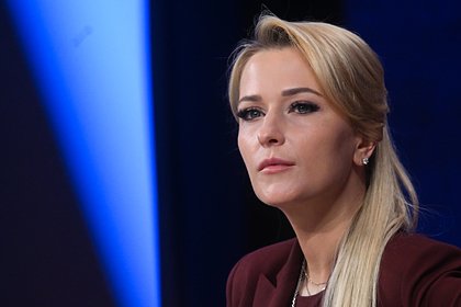 picture: Лантратова оставила послание на баннере в Общественной палате