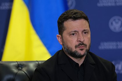 picture: Зеленского обвинили в выезде за границу ради объятий