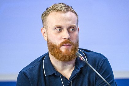 picture: Популярный в России комик попытался выучить английский и попал в секту