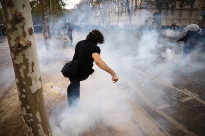 picture: В России назвали выгодополучателей протестов во Франции