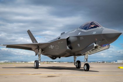 picture: Канада получила первые два CF-35A