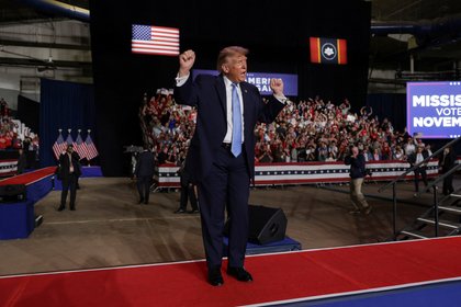 picture: Трампу посоветовали переместить бальный зал Белого дома себе в «жирную задницу»