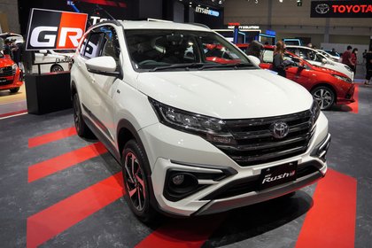 picture: В России начались продажи семейных кроссоверов Toyota