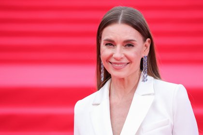 picture: 48-летняя Любовь Толкалина снялась топлес для журнала